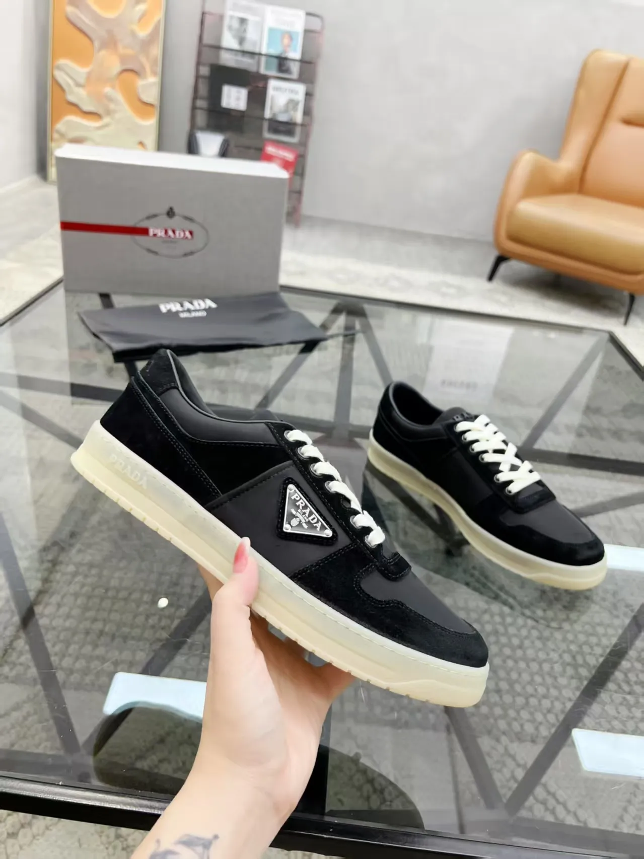 Factory P420💰Prada new men's leather sports shoes, the highest version on the market, any comparison is welcome🆚! The original leather has excellent texture and is super high-end! Fetal sheep net lining imported from Italy, removable pad! Luxurious materials and fine workmanship, highly recommended! Code number: 38--45